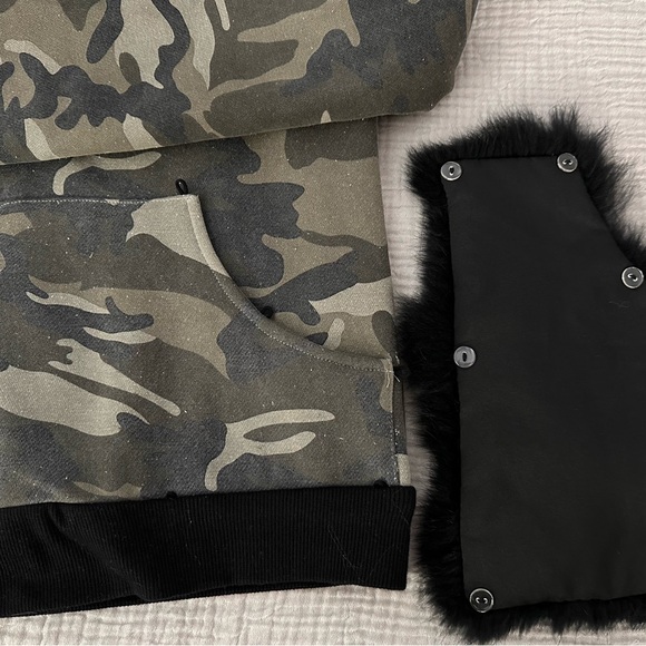 Jocelyn Camo sweatshirt with detachable Rabbit Fur - Picture 2 of 5